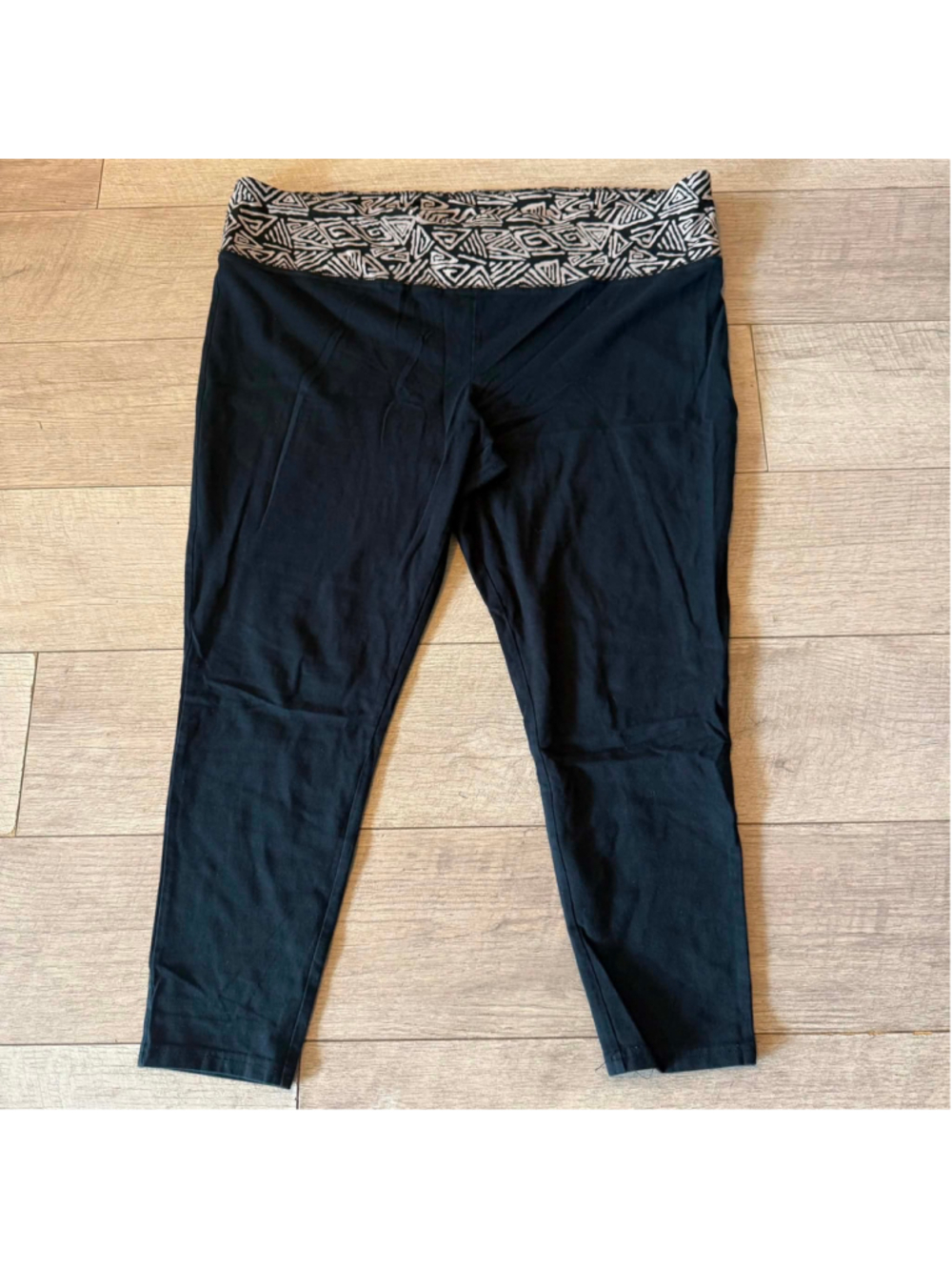 Women's Mossimo Black & Beige Patterned Leggings Size XXL